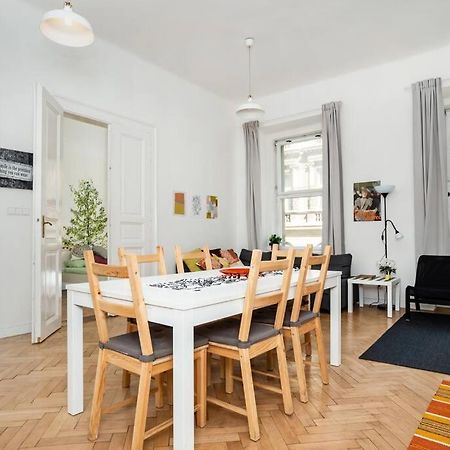 Bright, Spacious Apartment In The Historic Centre براغ المظهر الخارجي الصورة