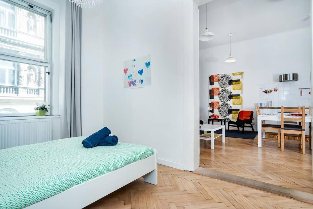 Bright, Spacious Apartment In The Historic Centre براغ المظهر الخارجي الصورة
